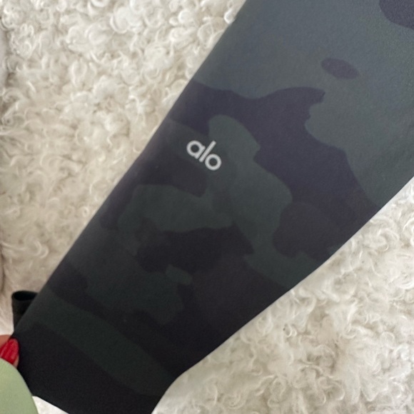 ALO YOGA High Waist Vapor Legging in Hunter Camouflage - Picture 5 of 8